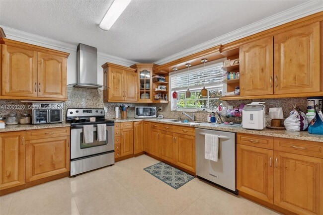 Building Photo - 9000 SW 40th Terrace