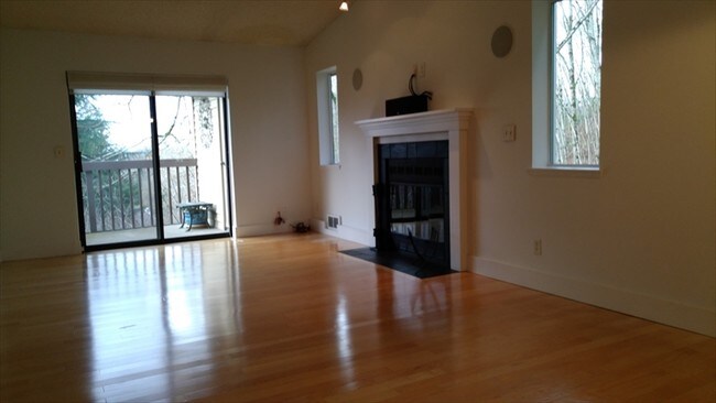 Building Photo - 428 10th St