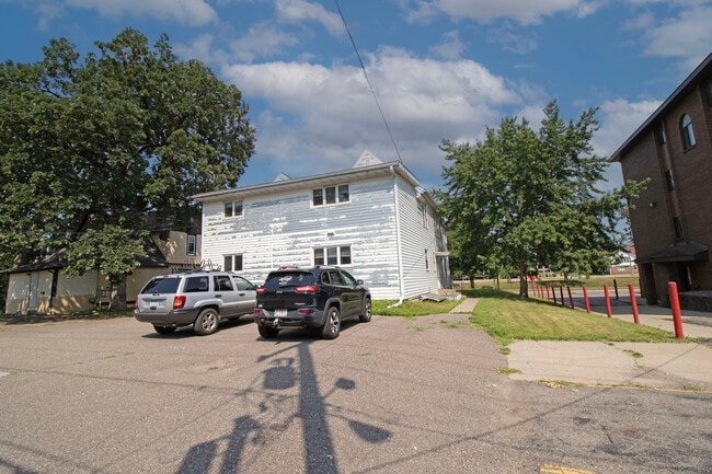 Building Photo - 815 5th Ave S