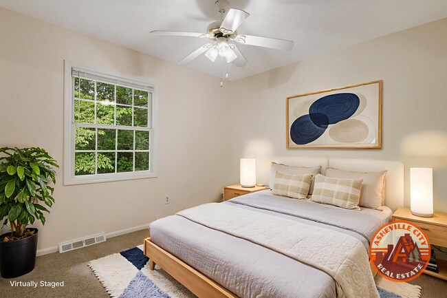 Foto del edificio - 3-Bedroom Home in North AVL with Studio an...