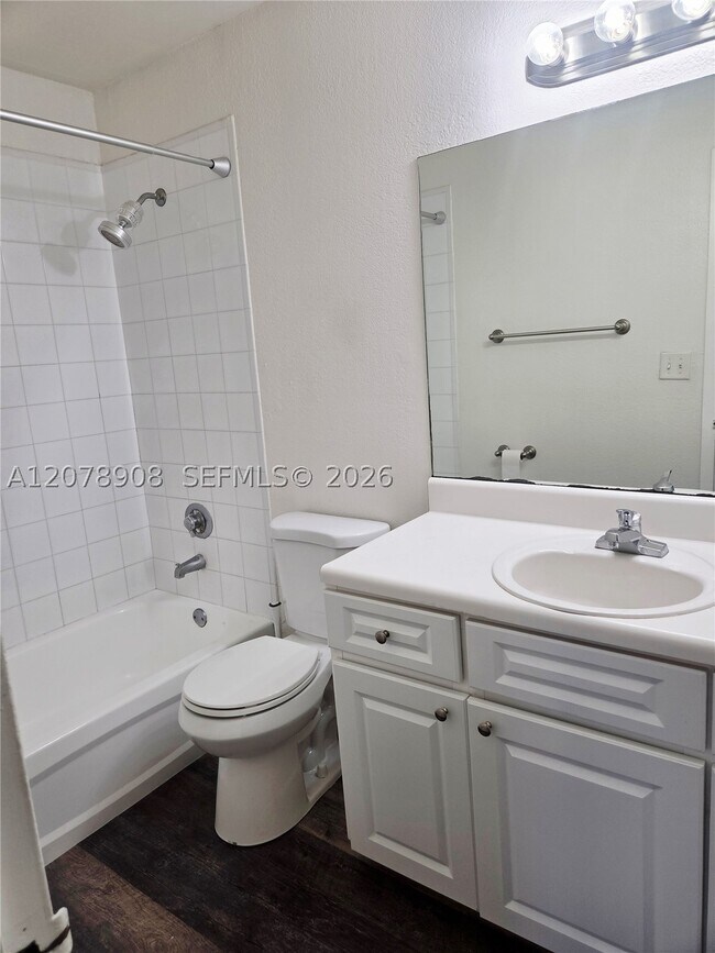 Foto del edificio - 4910 NW 79th Ave