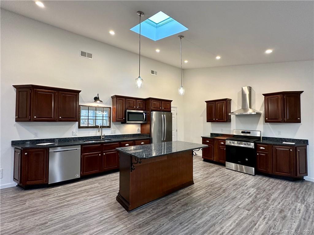 18 Graves Ave Unit A, Guilford, CT 06437 Room for Rent in Guilford