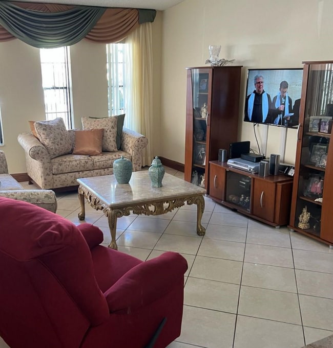Foto del edificio - 18839 NW 64th Ct