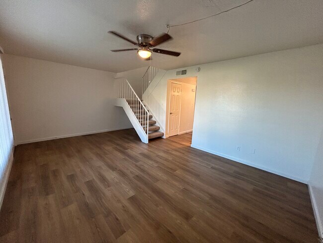 Foto del edificio - 4740 W Rose Ln