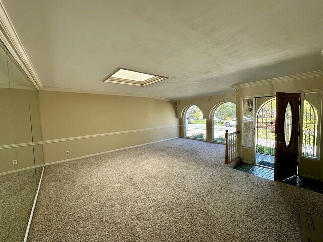 Building Photo - Great Three Bedroom Home in Cottonwood Heights!!!