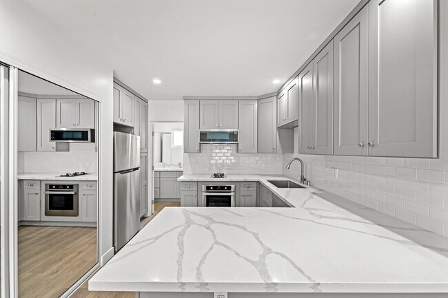 Foto del edificio - 1240 W 29th St