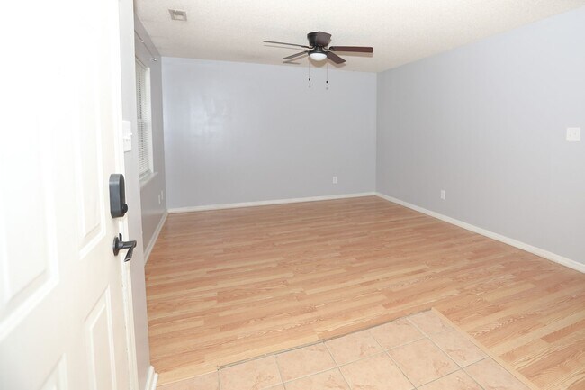 Building Photo - 621 S Hampton Dr