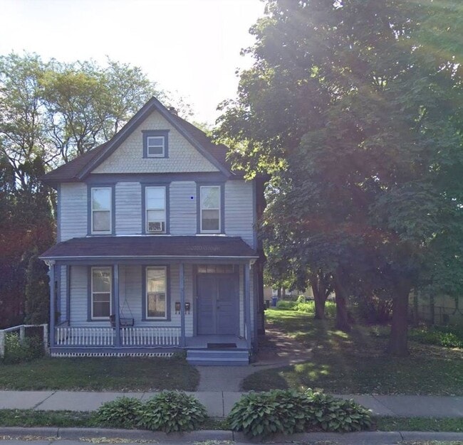 Building Photo - 711 Washington St NE
