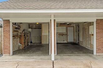 Building Photo - 711 Kalmer St