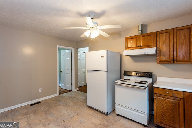 Building Photo - 3172 Humphries Dr SE