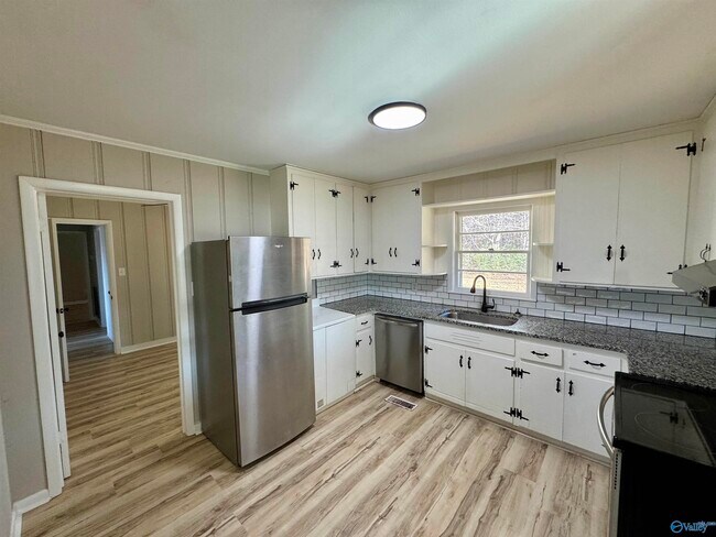 Foto del edificio - 17456 Lucas Ferry Rd