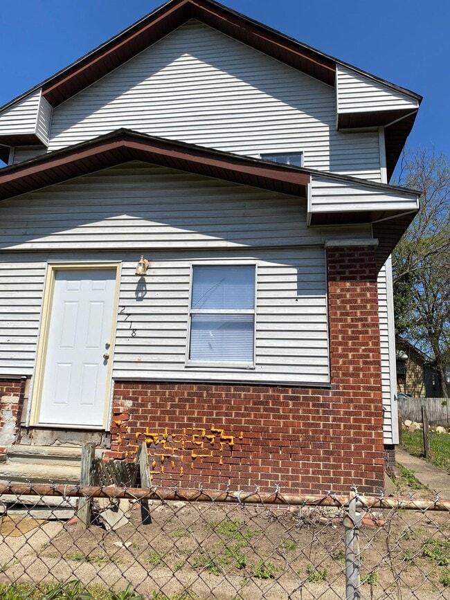 Building Photo - 2718 Highlawn Ave