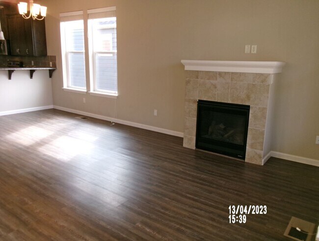 Foto del edificio - Edgewater Village--1050 Front Ave NE.