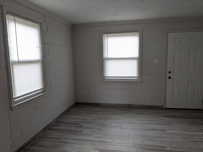 Building Photo - 2945 Schofield Ave