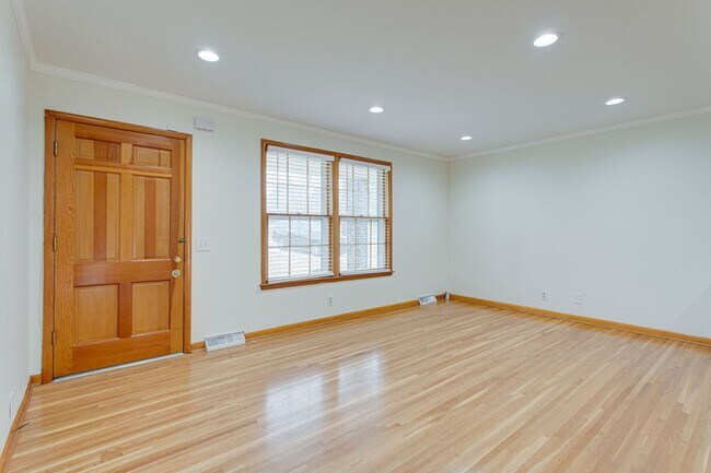 Building Photo - 171 McCall St