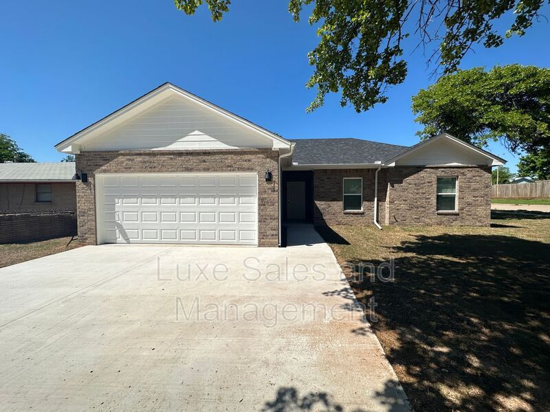 3513 Hillside Dr, Del City, OK 73115 House for Rent in Del City, OK