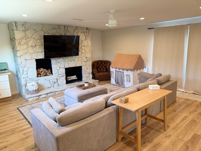 Foto del edificio - Garden Grove - Upgraded 3 Bedroom 2 Bath H...