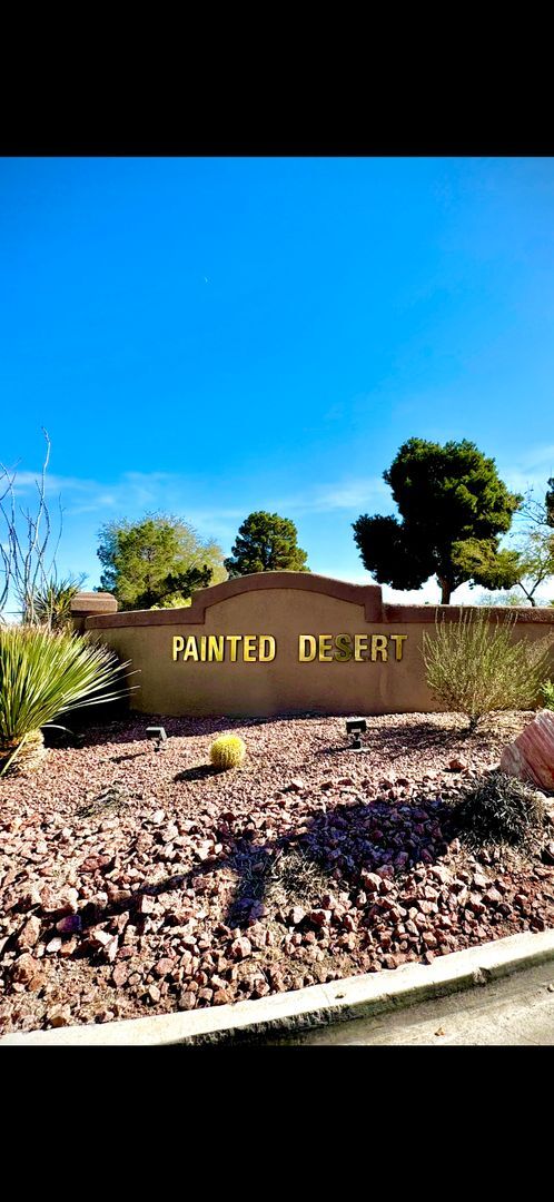 Foto del edificio - Absolutely gorgeous and upgraded large pool home and guarded golf community; “Painted Desert“