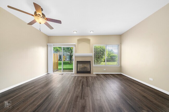 Building Photo - 988 Park Hill Cir