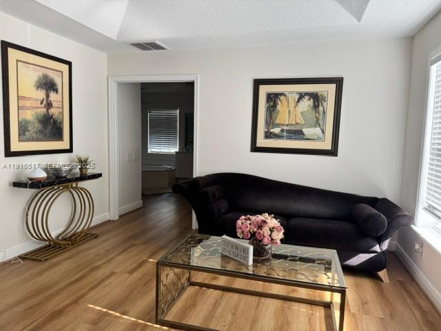 Foto del edificio - 352 King Fisher Dr