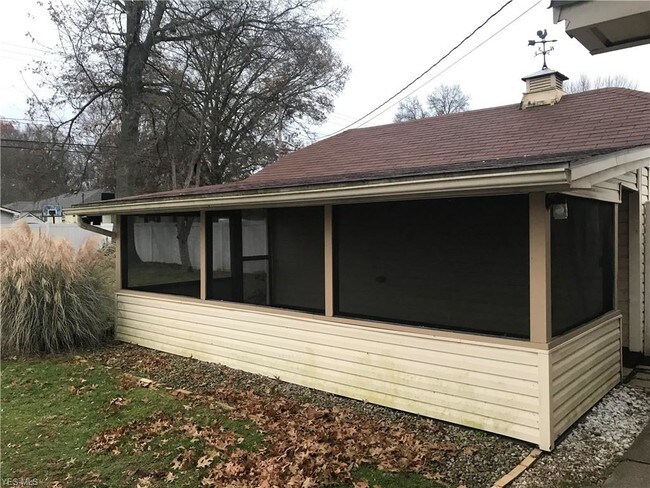Building Photo - 119 S Reeves Ave