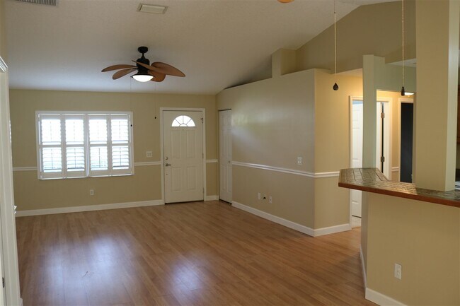 Foto del edificio - 4016 White Pine Ln