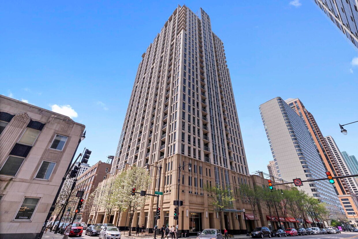 Primary Photo - 1250 S Michigan Ave