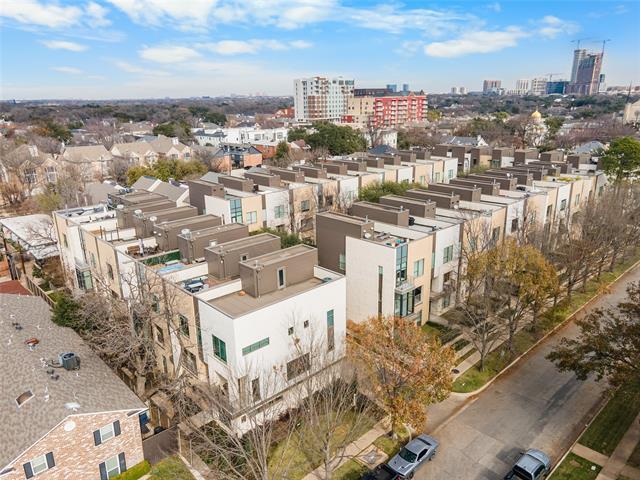 Foto del edificio - 4111 Newton Ave