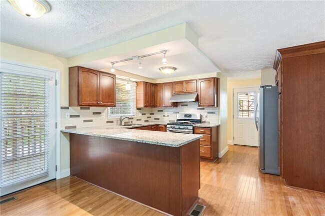 Foto del edificio - 140 Roswell Farms Ct