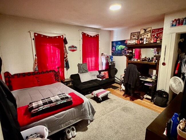 Building Photo - 2346 Stratford Ave