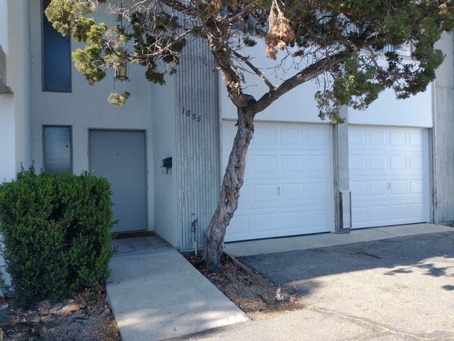 Building Photo - 1855 W Malvern Ave