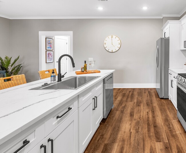 Building Photo - Pointe Villas Bergen Woods