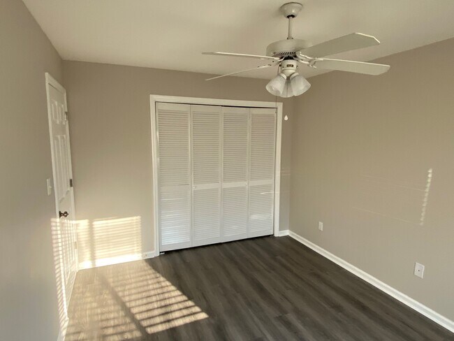 Building Photo - 3700 Golf Colony Ln