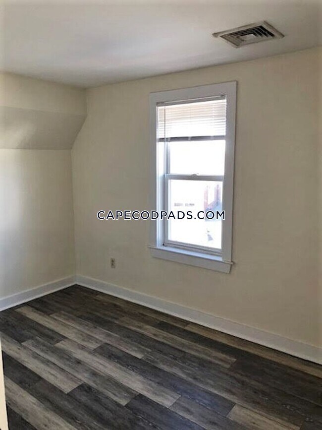 Building Photo - 219 Onset Ave