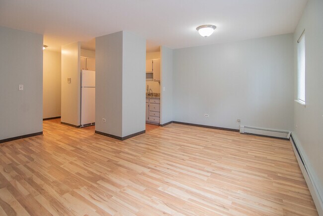 Building Photo - 607 W Wrightwood Ave