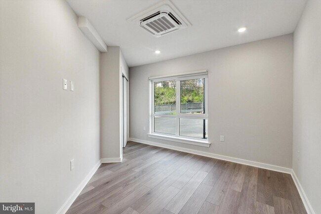 Building Photo - 3449 Scotts Ln