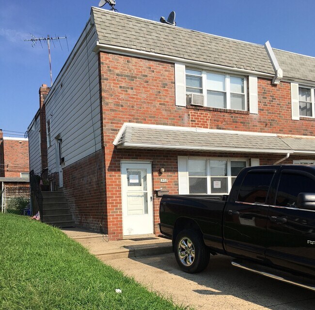 Exterior - 502 Lawler Ter