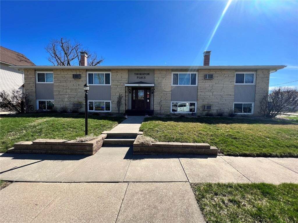 Exterior - 901 18th St
