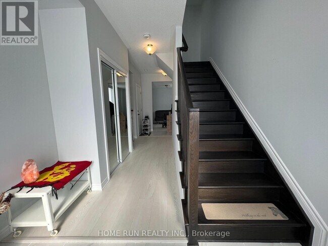 Building Photo - 279 Squadron Cres