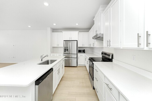 Foto del edificio - 693 Panther Lk Pkwy