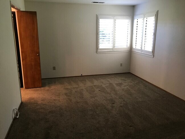 Building Photo - 772 Dorothy Way