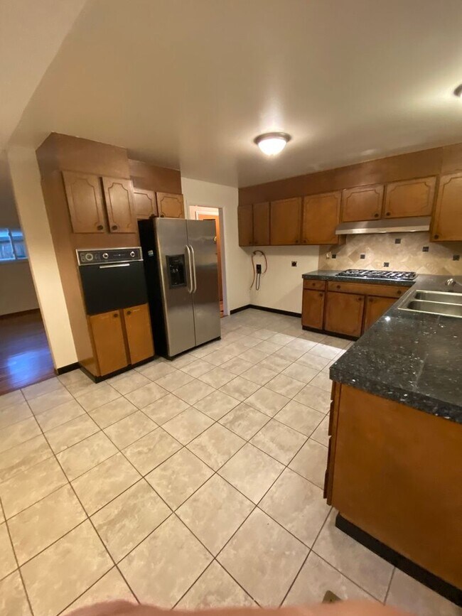 Building Photo - 4621 Azalea Dr