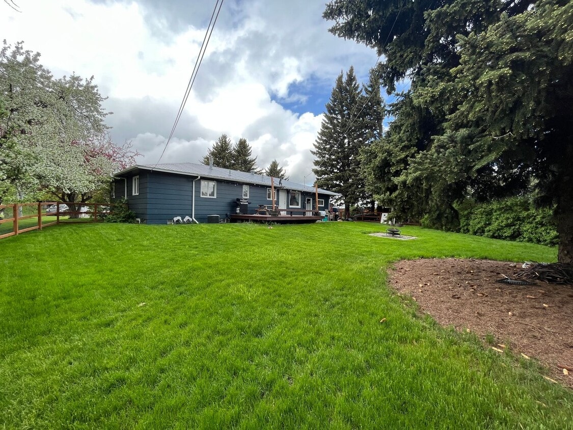 Primary Photo - 1220C N 8th Ave