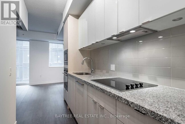 Building Photo - 115 Blue Jays Way