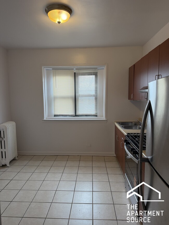 Building Photo - 4033 W Gladys Ave