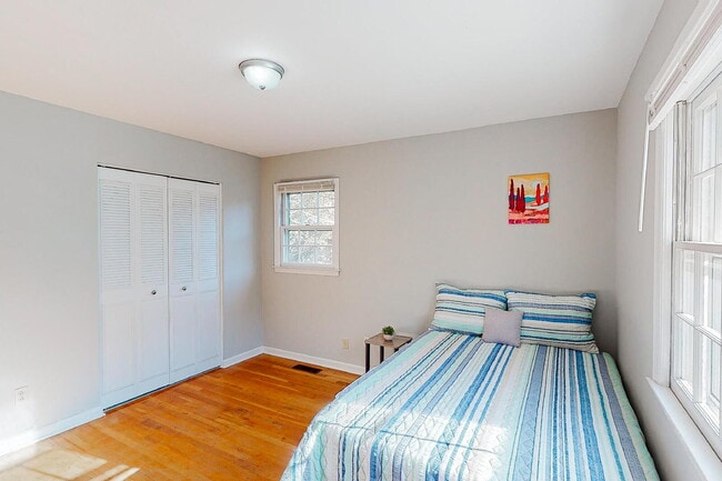 Building Photo - Spacious split-level home in Jonesboro