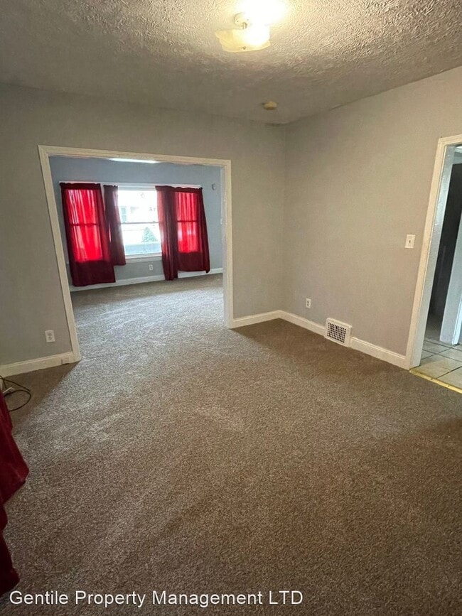 Building Photo - 4 br, 1 bath House - 4235 E 111th St