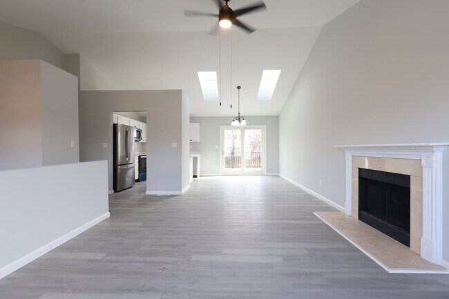 Foto del edificio - Beautiful 3 Bed 2.5 Bath w/2 Car Oversized Garage