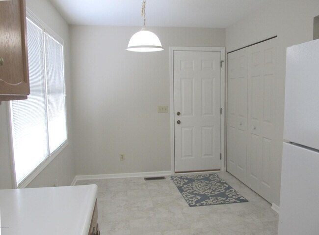 Building Photo - 3630 Tartan Cir