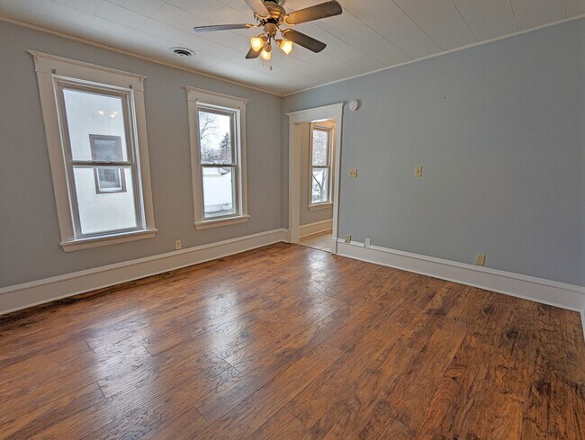 dining room - 2542 Jackson St NE